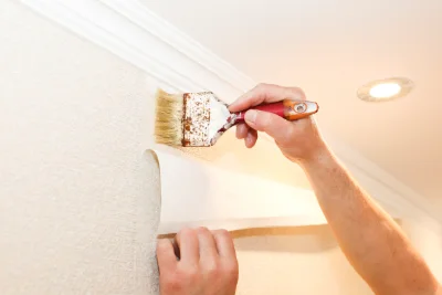 Pose de papier peint au Pallet — revêtements muraux et toiles de verre
